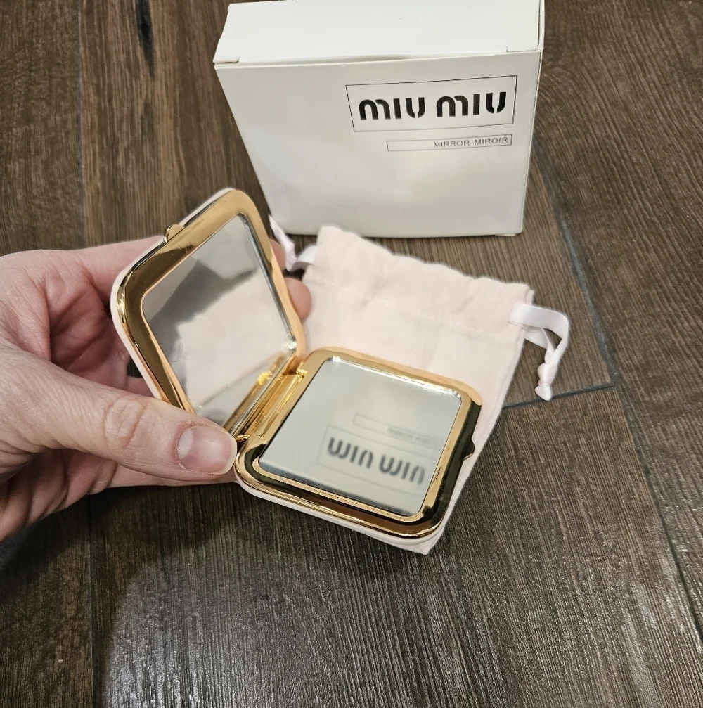 NIB Miu Miu Pink Matelassé Compact Mirror Dust Bag Box VIP GWP Beauty - Picture 2 of 7